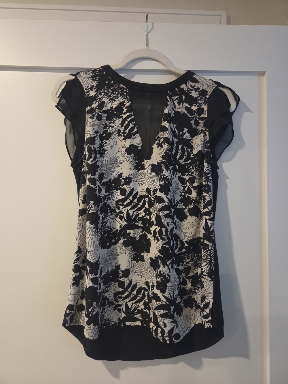 Black & White Floral V-Neck Flutter Sleeve Blouse